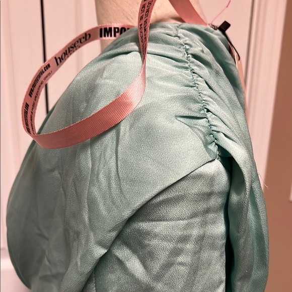 House of CB Green dress with Silky Fabric and Elegant Draping - Picture 5 of 8